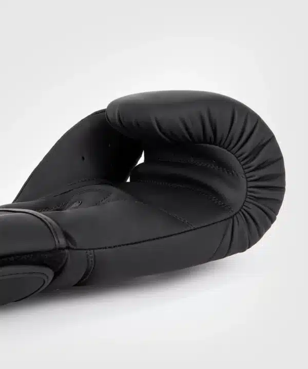 כפפות איגרוף  Venum Contender 1.5 Boxing Gloves - Black/White - שחור לבן