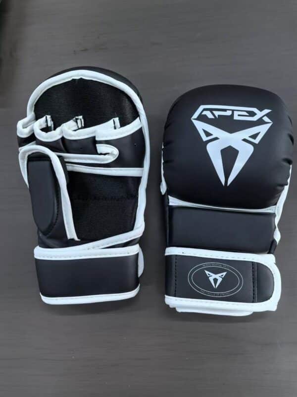כפפות ספארינג MMA מבית APEX