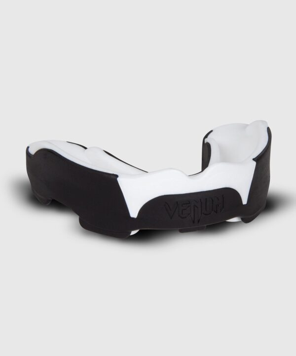 [Venum Mouthguard] Black/White Predator - מגן שיניים פרדטור שחור/לבן