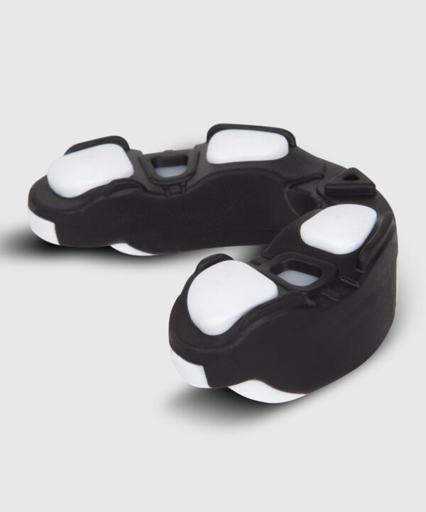 [Venum Mouthguard] Black/White Predator - מגן שיניים פרדטור שחור/לבן
