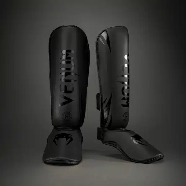 מגני רגליים ונום Venum Challenger Standup שחור