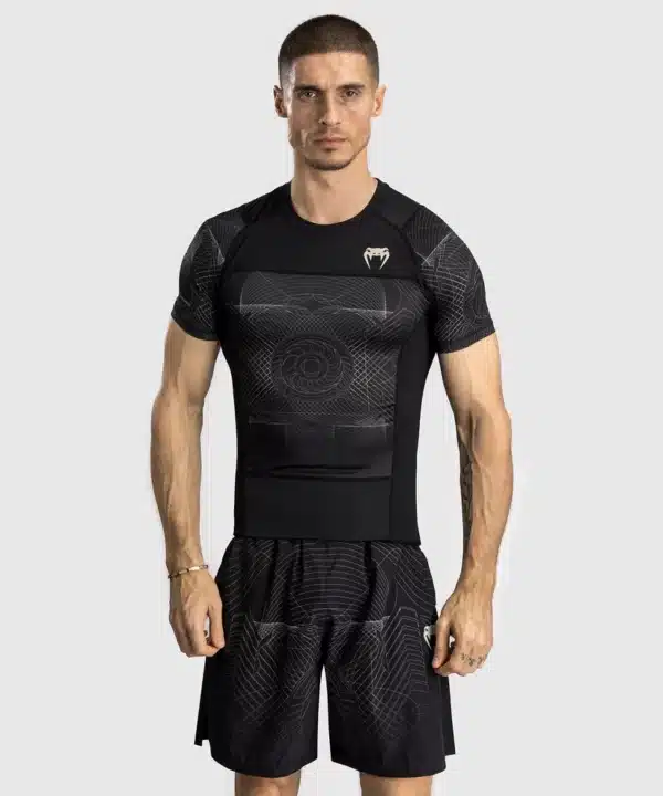 ראשגארד קצר אפור/שחור Venum G-Fit Air Men's Short Sleeve Rashguard - Deep Black/Desert Sand