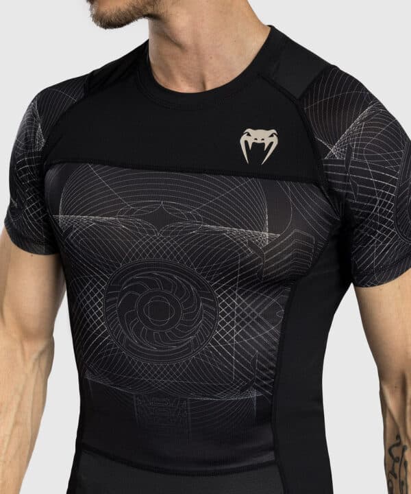 ראשגארד קצר אפור/שחור Venum G-Fit Air Men's Short Sleeve Rashguard - Deep Black/Desert Sand