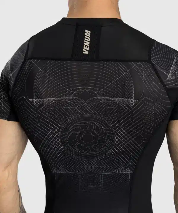 ראשגארד קצר אפור/שחור Venum G-Fit Air Men's Short Sleeve Rashguard - Deep Black/Desert Sand