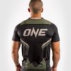 ⁦חולצת Venum ONE FC Impact Dry Tech T-Shirt - שחור חאקי⁩ – תמונה ⁦2⁩