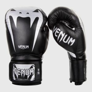כפפות אגרוף Venum Giant 3.0 Boxing Gloves - Nappa Leather שחור כסוף
