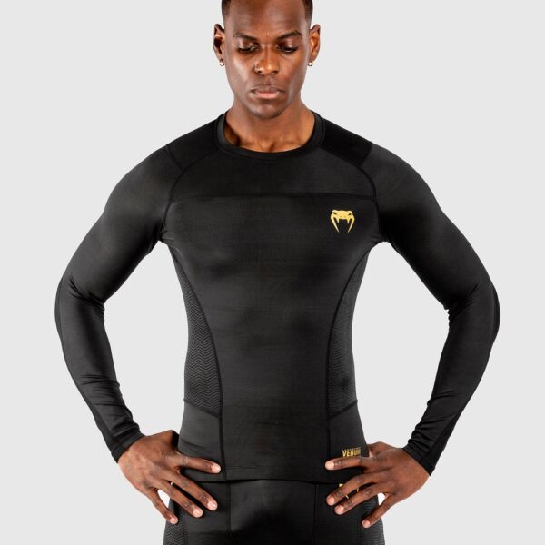 חולצת Venum G-Fit Rashguard - Long Sleeves שחור זהב