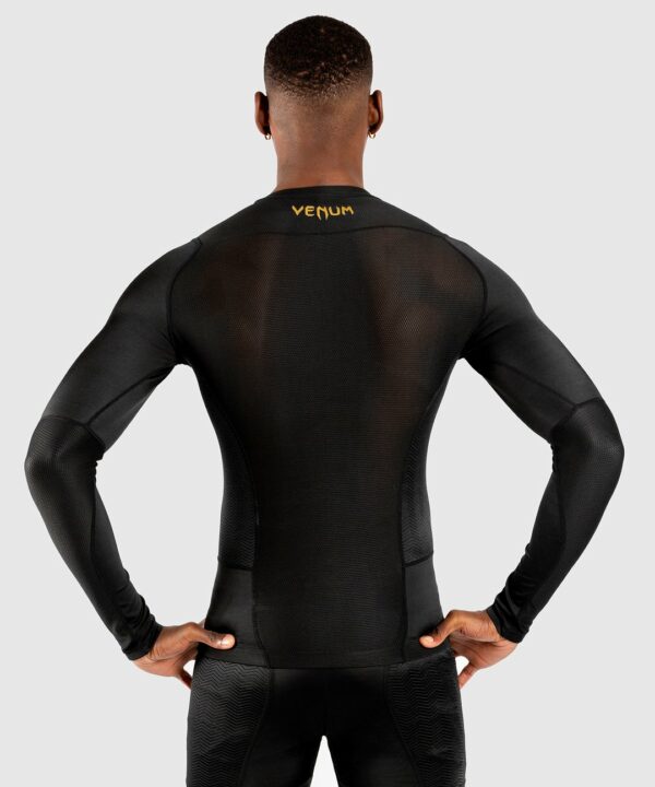חולצת Venum G-Fit Rashguard - Long Sleeves שחור זהב