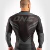 ⁦חולצת Venum ONE FC Impact Rashguard - long Sleeves שחור⁩ – תמונה ⁦2⁩