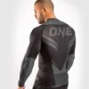 ⁦חולצת Venum ONE FC Impact Rashguard - long Sleeves שחור⁩ – תמונה ⁦4⁩