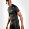 ⁦חולצת Venum G-Fit Rashguard - Short Sleeves שחור זהב⁩ – תמונה ⁦3⁩