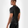⁦חולצת Venum G-Fit Rashguard - Short Sleeves שחור זהב⁩ – תמונה ⁦4⁩