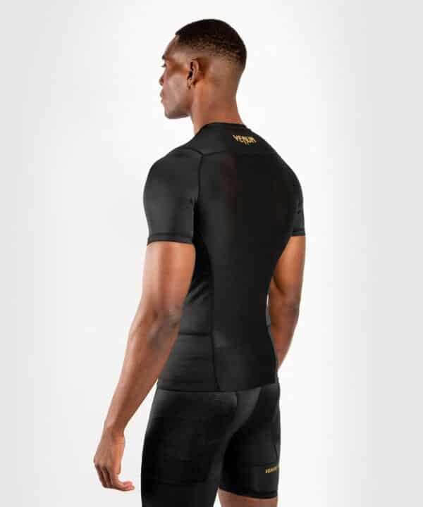 חולצת Venum G-Fit Rashguard - Short Sleeves שחור זהב