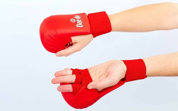 מגני ידיים כפפות קראטה DAE DO מאושר WKF - אדום/כחול