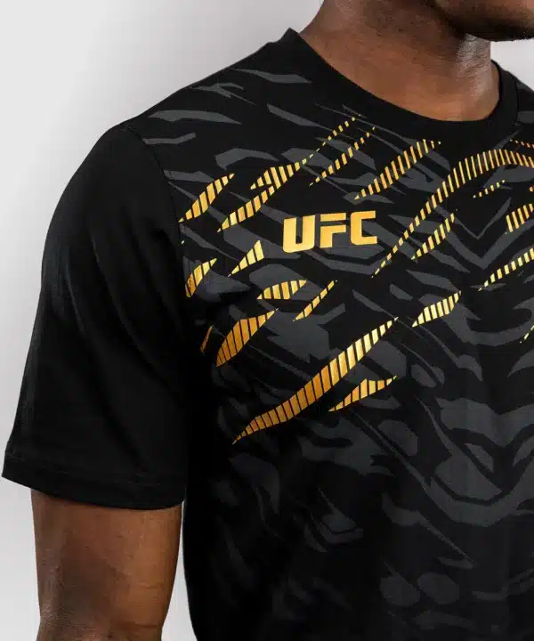 חולצת ונום UFC שחורה - UFC Fusion by Venum Men’s Replica Short Sleeve T-Shirt - Champion