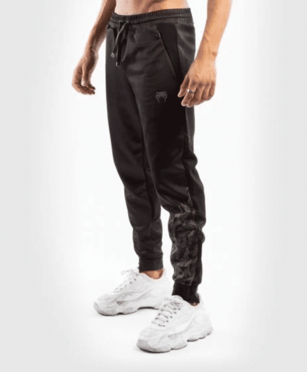 מכמנס ונום UFC שחור - UFC VENUM AUTHENTIC FIGHT WEEK MEN'S PANTS - KHAKI