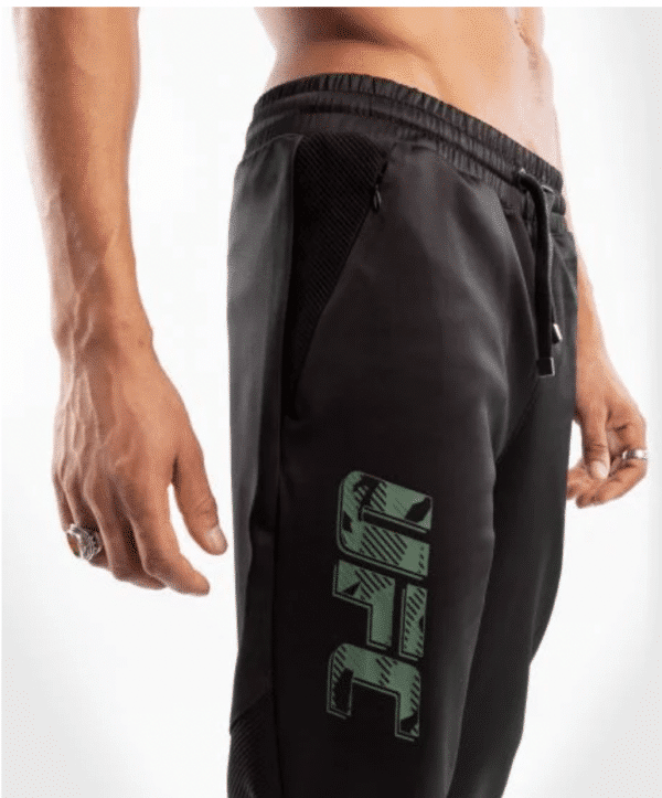 מכמנס ונום UFC שחור - UFC VENUM AUTHENTIC FIGHT WEEK MEN'S PANTS - KHAKI