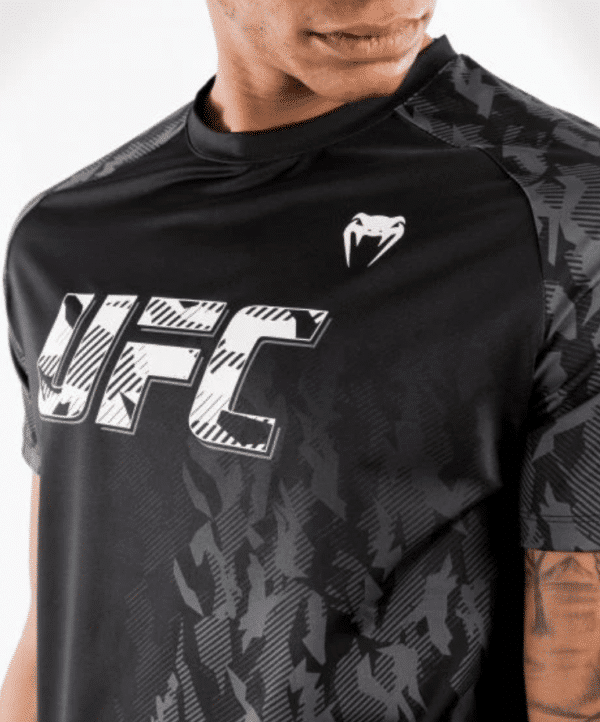 חולצת ונום UFC שחורה -UFC VENUM AUTHENTIC FIGHT WEEK MEN'S PERFORMANCE SHORT SLEEVE T-SHIRT - BLACK
