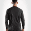 ⁦חולצה עם שרוול ארוך של ונום UFC שחורה -UFC VENUM AUTHENTIC FIGHT WEEK MEN'S LONG SLEEVE T-SHIRT - BLACK⁩ – תמונה ⁦2⁩