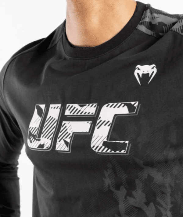 חולצה עם שרוול ארוך של ונום UFC שחורה -UFC VENUM AUTHENTIC FIGHT WEEK MEN'S LONG SLEEVE T-SHIRT - BLACK
