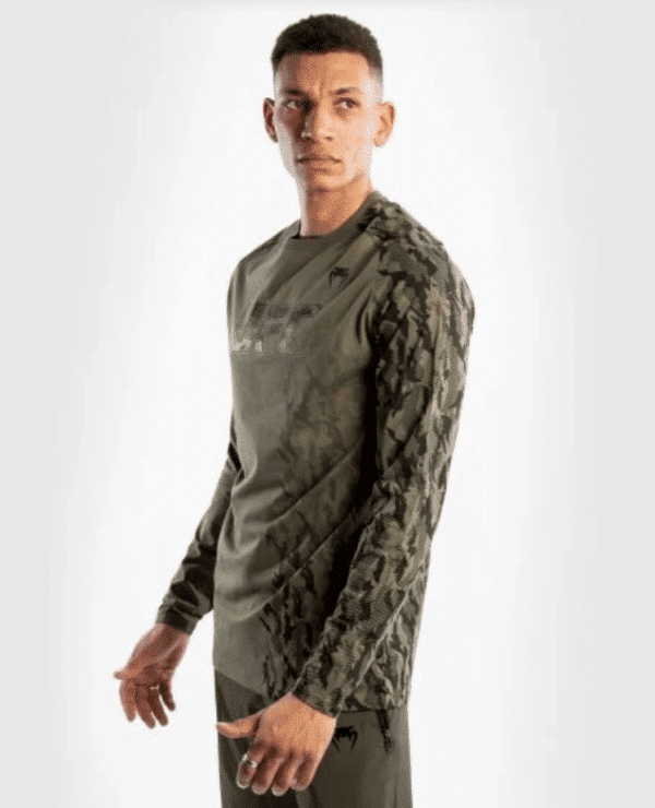 חולצה עם שרוול ארוך של ונום  UFC VENUM AUTHENTIC FIGHT WEEK MEN'S LONG SLEEVE T-SHIRT - KHAKI