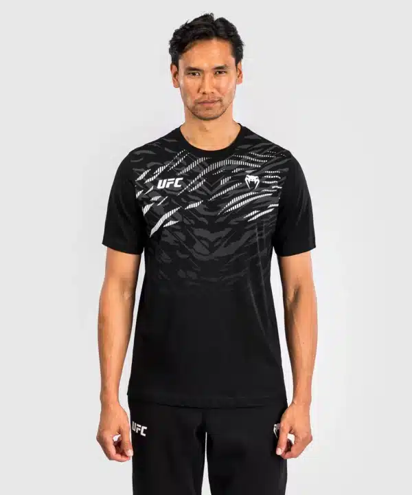 חולצת ונום UFC שחורה -UFC Fusion by Venum Men’s Replica Short Sleeve T-Shirt - Champion