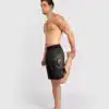 ⁦מיכנס לחימה של ונום - Venum Santa Muerte 5.0 Men’s Fight Shorts - Deep Black/Gold⁩ – תמונה ⁦5⁩