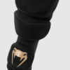 ⁦מגני רגלים רכים ונום VENUM KONTACT EVO SHIN GUARDS - שחור זהב⁩ – תמונה ⁦3⁩