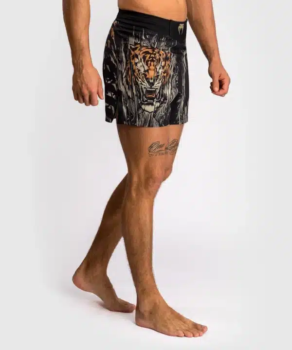 מיכנס לחימה של ונום - Venum Tiger Men's Fight Shorts - Black/Neon Orange