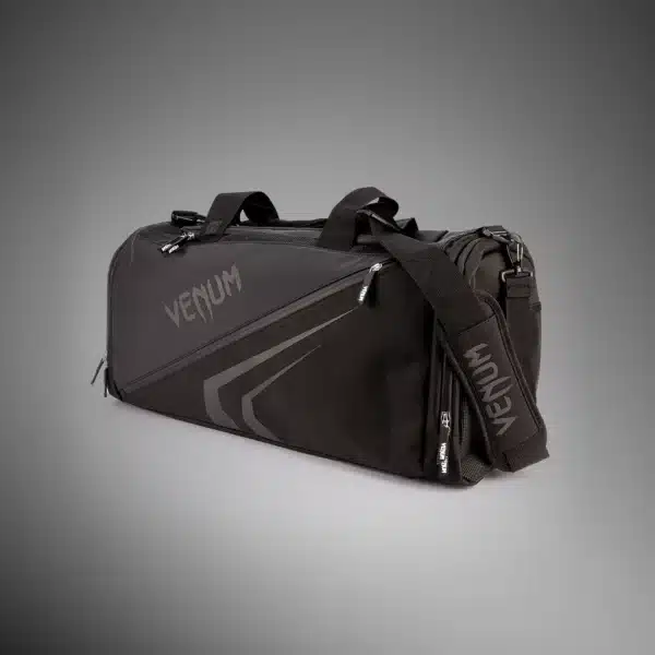 תיק ספורט Venum Trainer Lite Evo עם תאים נפרדים ואוורור לציוד אימונים