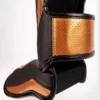 ⁦[Venum Elite Evo Shinguards] White/Black/Gold - מגני רגליים ונום אליט איבו בעיצוב חדש⁩ – תמונה ⁦5⁩