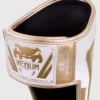 ⁦[Venum Elite Shinguards] White/Gold - מגני רגליים ונום אליט⁩ – תמונה ⁦2⁩