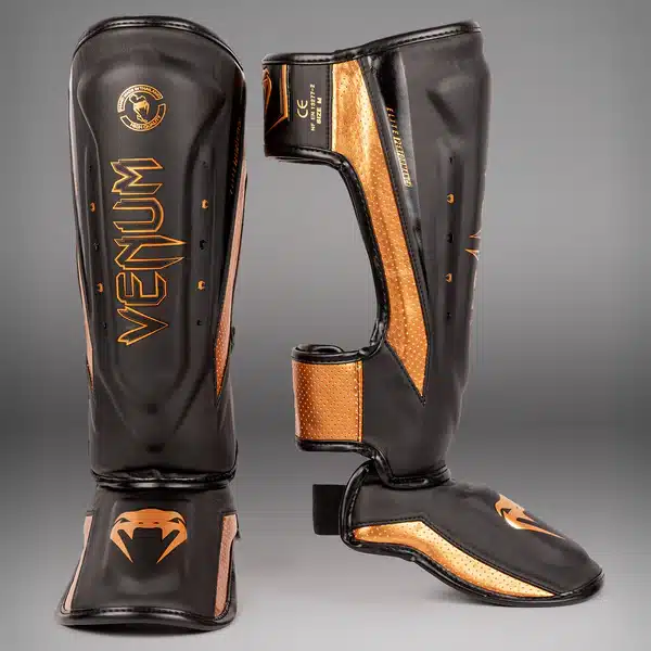 מגני רגליים ונום Venum Elite Evo שחור וברונזה לאומנויות לחימה