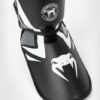 ⁦מגני רגליים ונום שחור אפור ולבן- VENUM CONTENDER 2.0 SHIN GUARDS - BLACK/GREY/WHITE⁩ – תמונה ⁦3⁩