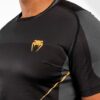 ⁦חולצת ונום שחור/זהב - VENUM ATHLETICS DRY TECH T-SHIRT – BLACK/GOLD⁩ – תמונה ⁦5⁩