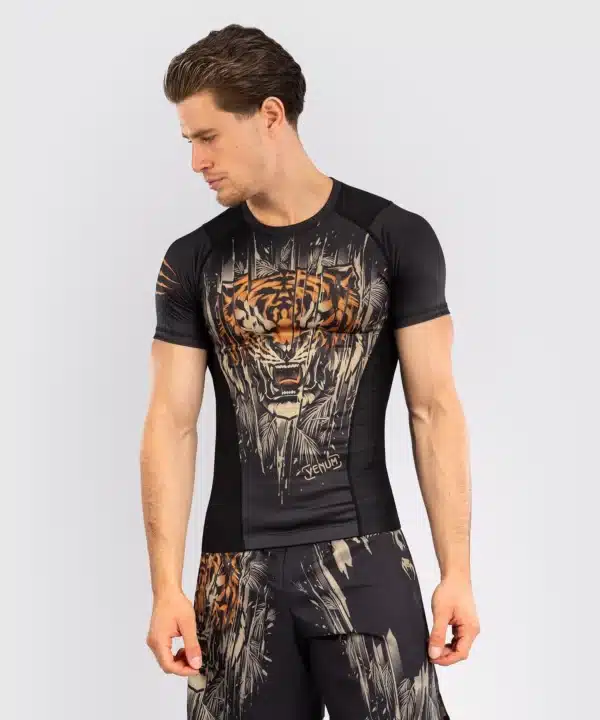 ראשגארד ונום קצר  Venum Tiger Men's Short Sleeve Rashguard - Black/Neon Orange