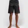 ⁦מכנס ונום שחור -Venum x Tekken 8 - Marshall Law Fight Shorts - Black/Red/Gold⁩ – תמונה ⁦2⁩