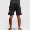 ⁦מכנס ונום שחור -Venum x Tekken 8 - Marshall Law Fight Shorts - Black/Red/Gold⁩ – תמונה ⁦4⁩