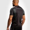 ⁦חולצת ונום שחור/זהב - VENUM ATHLETICS DRY TECH T-SHIRT – BLACK/GOLD⁩ – תמונה ⁦2⁩