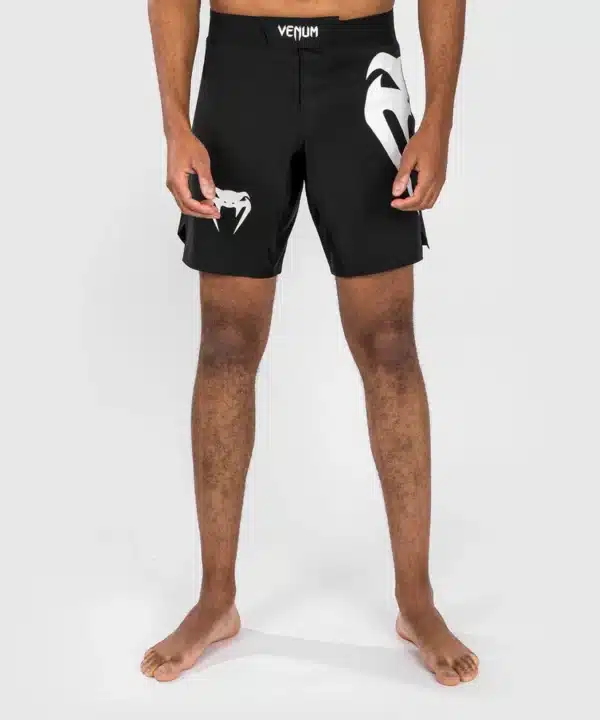 מיכנס לחימה של ונום - Venum Light 5.0 Fightshort - Black/White
