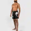 ⁦מיכנס לחימה של ונום - Venum Light 5.0 Fightshort - Black/White⁩ – תמונה ⁦2⁩