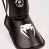 ⁦מגני רגליים ונום ילדים שחור לבן - VENUM CHALLENGER KIDS SHIN GUARDS - BLACK/WHITE⁩ – תמונה ⁦3⁩