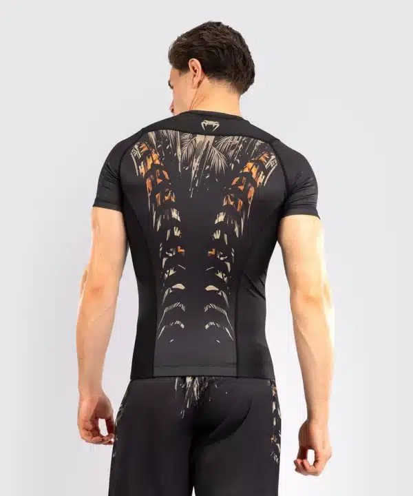 ראשגארד ונום קצר  Venum Tiger Men's Short Sleeve Rashguard - Black/Neon Orange