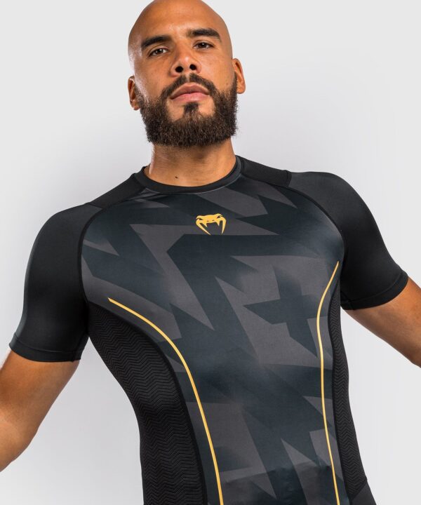 [Venum Razor] Black/Gold Rashguard Short Sleeves חולצת ראשגארד ונום קצרה שחור/זהב