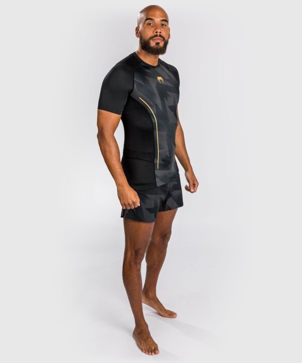 [Venum Razor] Black/Gold Rashguard Short Sleeves חולצת ראשגארד ונום קצרה שחור/זהב