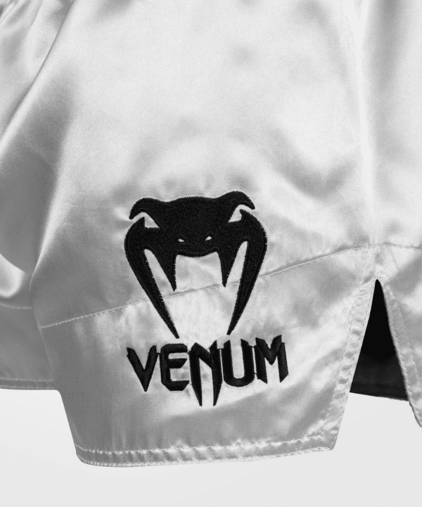 [Venum Muay Thai] Silver/Black Shorts Classic מכנס ונום אגרוף תאילנדי כסף/שחור