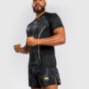 ⁦[Venum Razor] Black/Gold Rashguard Short Sleeves חולצת ראשגארד ונום קצרה שחור/זהב⁩ – תמונה ⁦6⁩