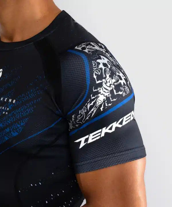 Venum x Tekken 8 - Paul Phoenix Rashguard - Black/Blue חולצת ראשגארד ונום קצרה