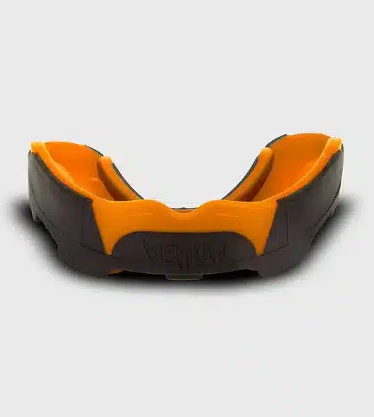 [Venum Mouthguard] Black/Black Predator - מגן שיניים פרדטור שחור/שחור