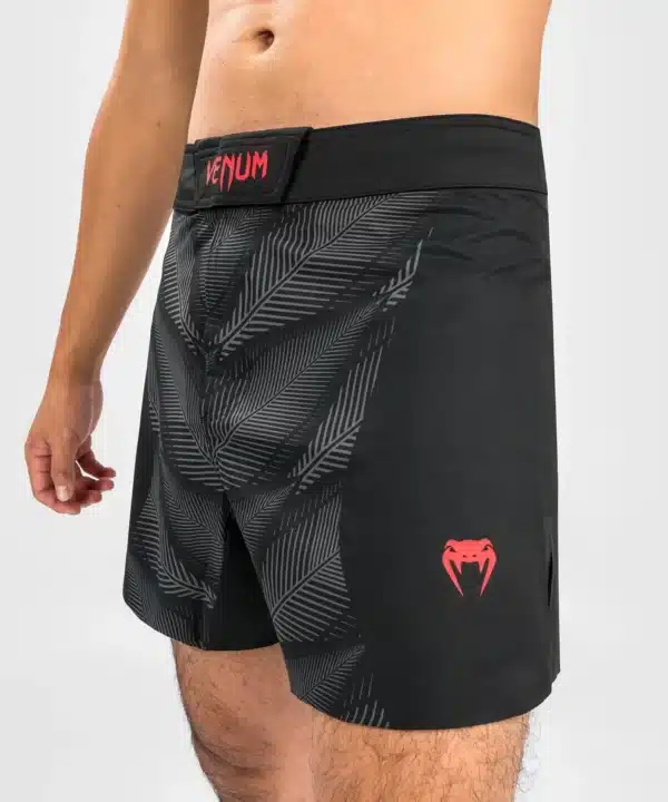 מכנסי לחימה Venum Phantom Fightshorts Black/Red